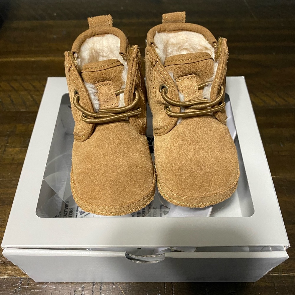 Infant Neumal Uggs with Beanie